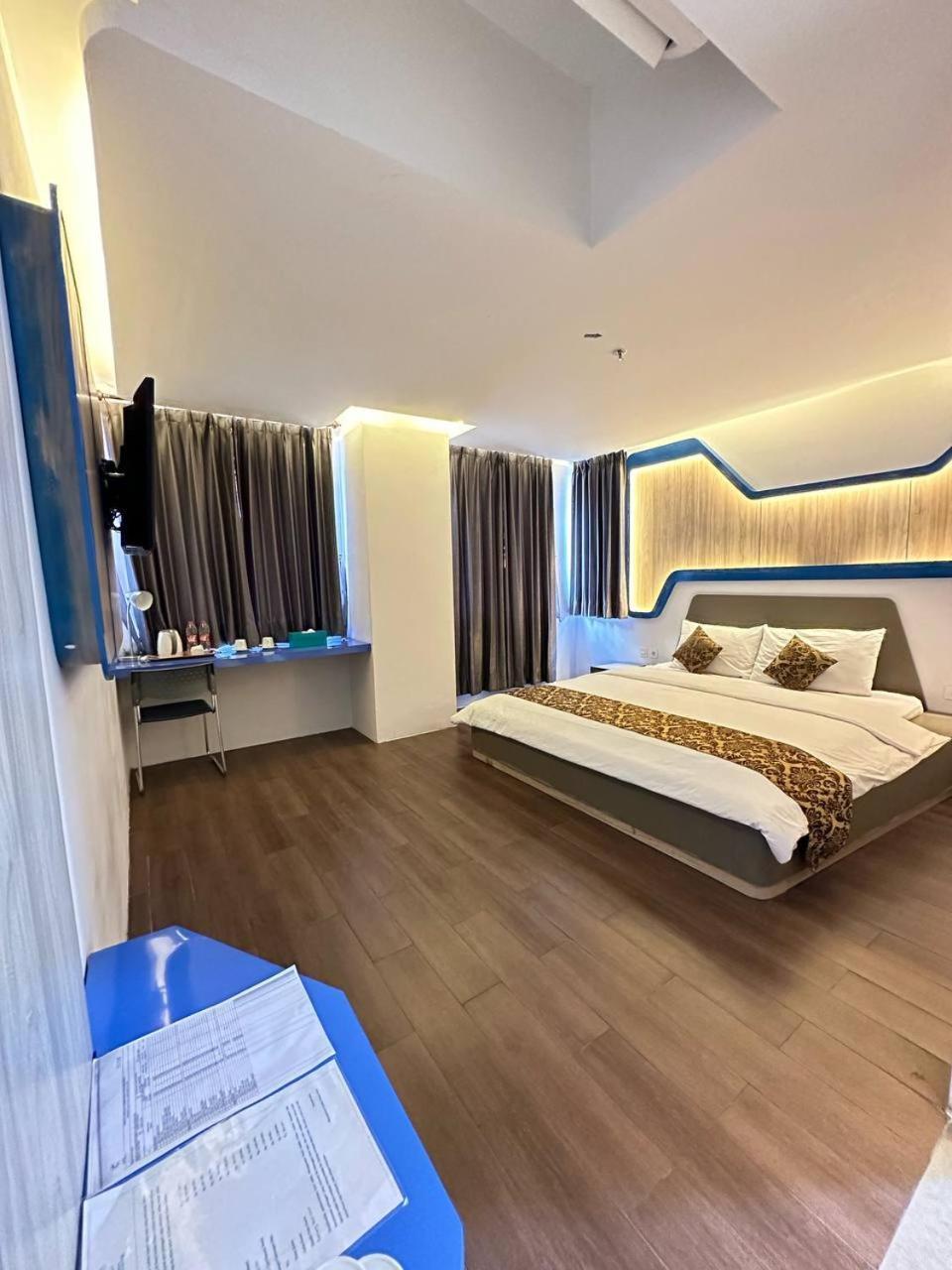 Golden palace hotel Batu Merah Exterior foto