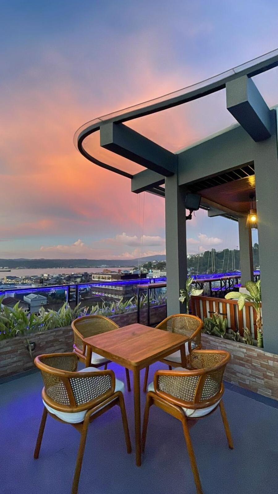 Golden palace hotel Batu Merah Exterior foto